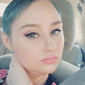 Meet your Posher, Caitlin